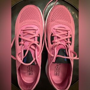 EUC Womens Under Armer Athlete Shoes
